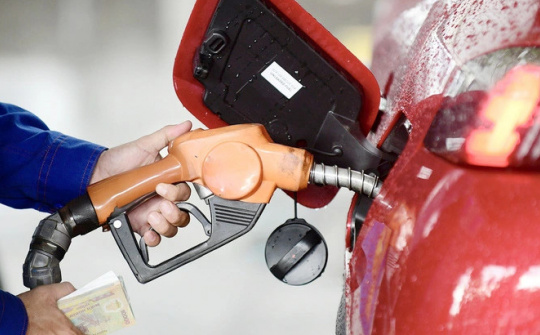 Giá xăng dầu hôm nay 20/2: Giá các loại xăng phổ biến tăng