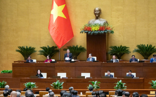 Quốc hội chốt mục tiêu tăng trưởng năm 2025 đạt 8% trở lên, quy mô GDP trên 500 tỷ USD