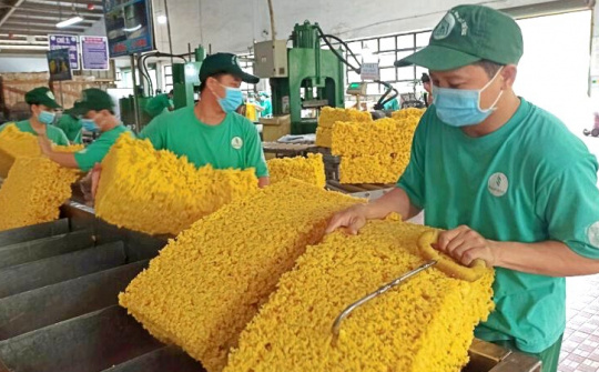 Thủ tướng Lào đề nghị Cao su Việt Nam (GVR) đầu tư chế biến sâu cao su, năng lượng, khu công nghiệp