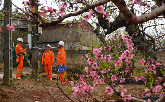 Tết Ất Tỵ 2025: Cung cấp điện ổn định, toàn hệ thống vận hành an toàn