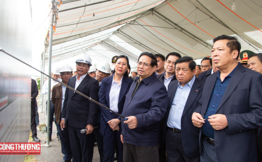 Thủ tướng kiểm tra các dự án giao thông trọng điểm tại Quảng Ngãi