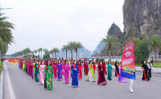Rộn ràng Ngày hội Áo dài Than - Khoáng sản Việt Nam