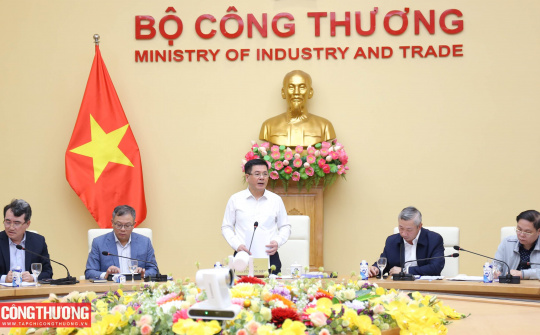 Đẩy nhanh tiến độ triển khai Dự án Nhà máy thủy điện Hòa Bình mở rộng