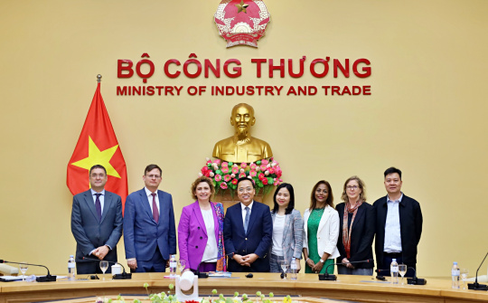 Ngân hàng Đầu tư châu Âu cam kết tiếp tục hỗ trợ Việt Nam qua các dự án chuyển đổi năng lượng