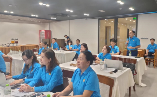 Công đoàn Thép Việt - Sing tham dự tập huấn về thỏa ước lao động, luật quy chế dân chủ ở cơ sở