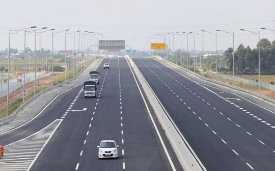 Đầu tư mở rộng đường Hòa Lạc - Hòa Bình theo tiêu chuẩn đường cao tốc 6 làn xe