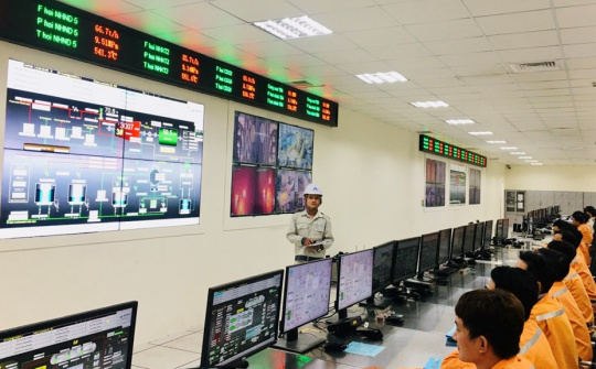 Toàn dân sử dụng năng lượng hiệu quả hưởng ứng Giờ Trái đất: Tiết kiệm 448.000 kWh trong một giờ tắt đèn