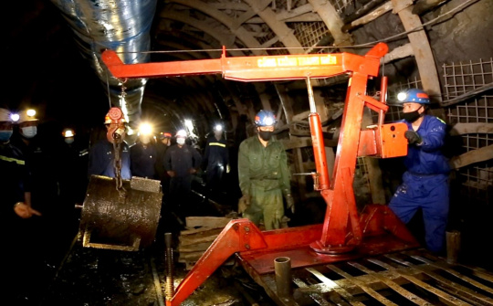 TKV hợp tác cùng Becker - Warkop Sp.zo.o (Ba Lan) về cung cấp thiết bị vận tải trong sản xuất hầm lò