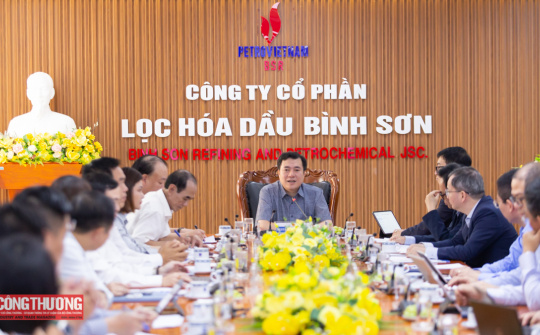 Thứ trưởng Nguyễn Sinh Nhật Tân làm việc tại Công ty Lọc Hóa dầu Bình Sơn