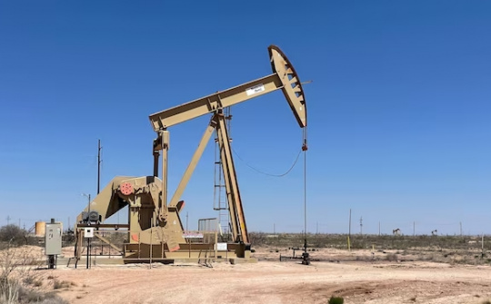 Giá xăng dầu hôm nay 26/3: Lo ngại về nguồn cung thắt chặt hỗ trợ giá