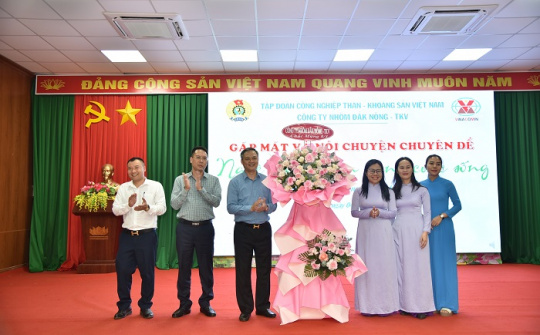 Nhôm Đắk  Nông tổ chức gặp mặt lao động nữ nhân Kỷ niệm 115 năm ngày Quốc tế phụ nữ