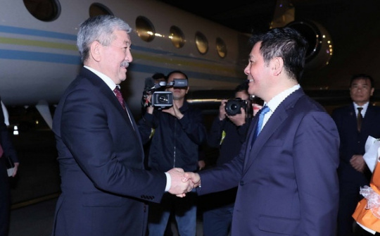 Bộ trưởng Nguyễn Hồng Diên đón Thủ tướng Kyrgyzstan  thăm chính thức Việt Nam