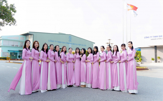 Tổng công ty Thép Việt Nam - CTCP: Áo dài em mặc đất trời cũng nghiêng…