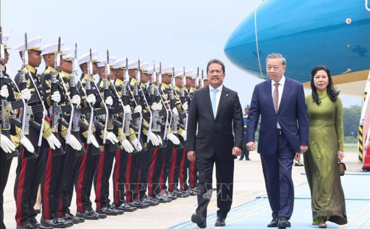 Indonesia bắn 7 phát đại bác chào mừng Tổng Bí thư Tô Lâm