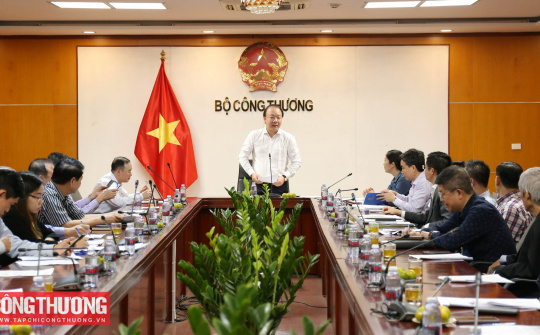 Thị trường trong nước ổn định, nguồn cung mặt hàng thiết yếu được bảo đảm