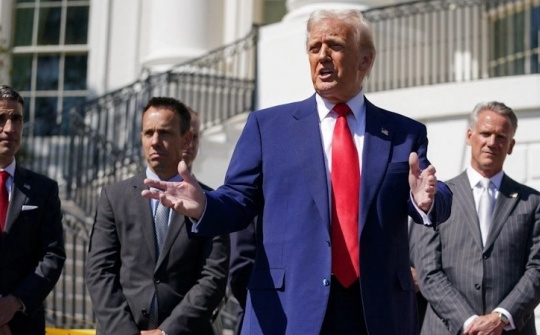 Hoa Kỳ tạm dừng thuế đối ứng trong 90 ngày với hơn 75 quốc gia, trong đó có Việt Nam