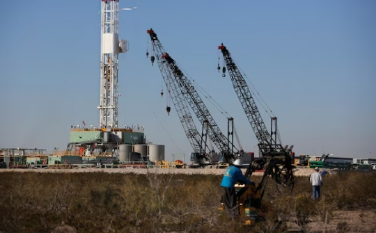 Giá xăng dầu hôm nay 14/4: Chờ đợi đánh giá triển vọng tăng trưởng toàn cầu