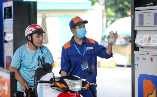 Giá xăng dầu hôm nay 17/4: Tiếp đà giảm từ tuần trước, RON95-III xuống dưới 19.000 đồng/lít