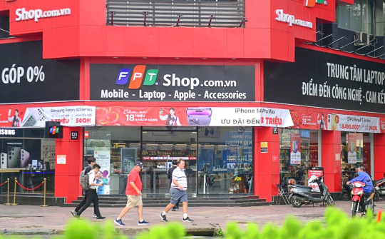 Mảng bán lẻ ICT có động lực mới, FPT Retail (FRT) kỳ vọng lãi năm nay tăng 71%