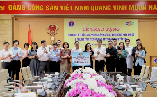 FPT Long Châu đồng hành cùng Bộ Y Tế, trao tặng 500.000 liều vắc xin sởi