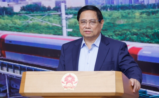 Thủ tướng: Khẩn trương trình Quốc hội các cơ chế đặc thù thống nhất cho tất cả các dự án đường sắt
