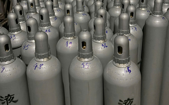 Bắc Ninh: Hơn 3 tấn khí nghi là khí cười bị tạm giữ để điều tra nguồn gốc