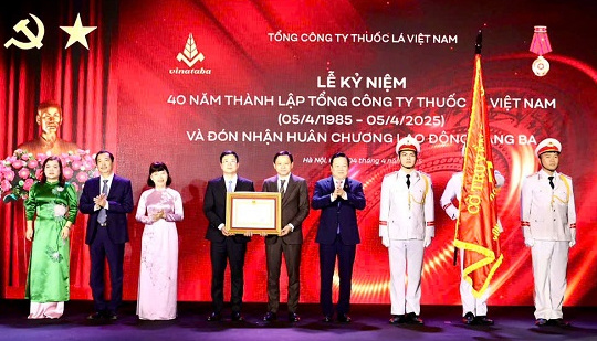 Vinataba đón nhận Huân chương Lao động hạng Ba và Kỷ niệm 40 năm ngày thành lập
