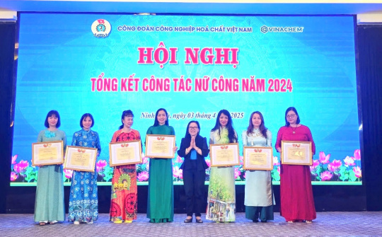 Phát huy vai trò nữ CNVCLĐ ngành Hóa chất