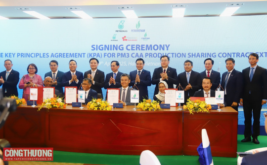 Petrovietnam và Petronas ký thỏa thuận nguyên tắc chính hợp đồng Dầu khí Lô PM3 CAA