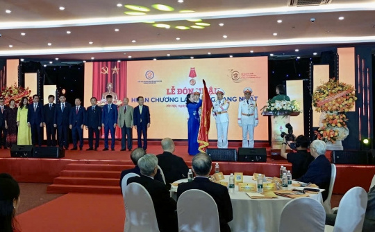 Hiệp hội Doanh nghiệp nhỏ và vừa Hà Nội đón nhận Huân chương Lao động hạng Nhất