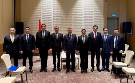 Thứ trưởng Nguyễn Hoàng Long tháp tùng Tổng Bí thư Tô Lâm trong các hoạt động thăm cấp nhà nước Azerbaijan và Kazakhstan