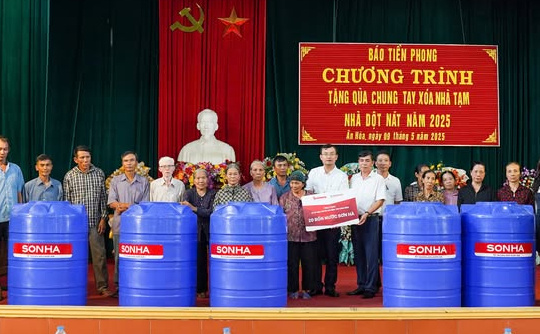 Tập đoàn Sơn Hà trao tặng bồn nước cho người dân khó khăn tại Ninh Bình