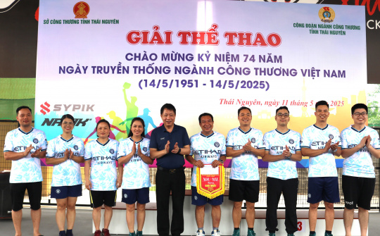 Sôi nổi Giải Thể thao chào mừng 74 năm Ngày truyền thống ngành Công Thương