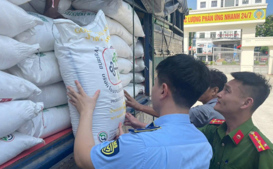 Nghệ An: Phát hiện, tạm giữ 3 tấn đường cát nhập lậu