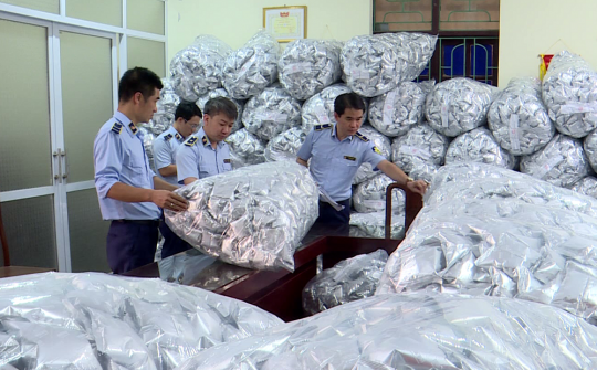 Phát hiện kho chứa 40.000 gói rong biển trôi nổi chuẩn bị tuồn ra thị trường