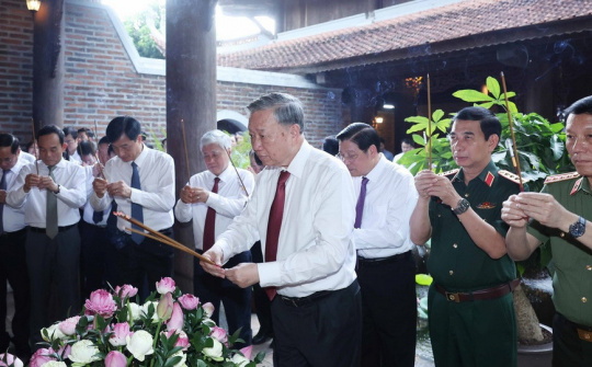 Tổng Bí thư Tô Lâm dâng hương tưởng nhớ Chủ tịch Hồ Chí Minh tại Nghệ An