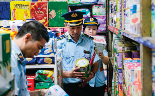 Chống buôn lậu, gian lận thương mại, hàng giả: Xử lý một vụ, cảnh tỉnh cả vùng, không có vùng cấm