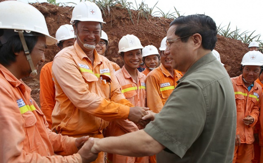 8 tập thể, 6 cá nhân thuộc EVN, EVNNPT được Thủ tướng Chính phủ tặng Bằng khen