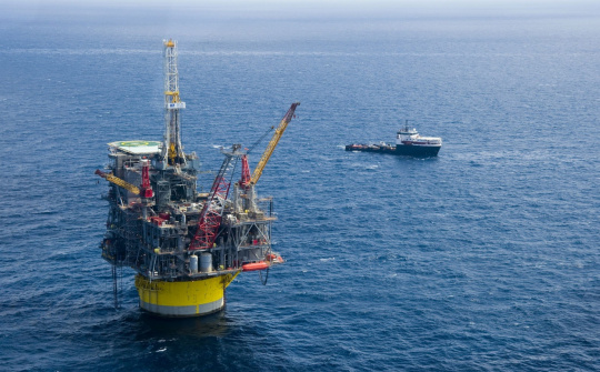 Giá xăng dầu hôm nay 19/5: Chờ đợi kết quả đàm phán hạt nhân Mỹ - Iran