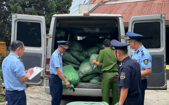 Thu giữ gần 1,4 tấn nguyên liệu thuốc lá không rõ nguồn gốc xuất xứ