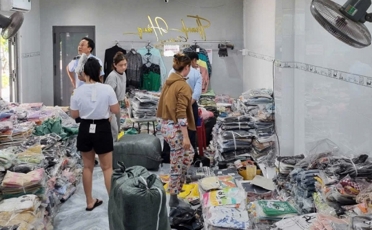 Xử phạt cơ sở kinh doanh quần áo không rõ nguồn gốc, xuất xứ