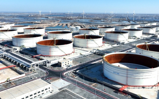 Giá xăng dầu hôm nay 22/5: Dự trữ dầu thô của Mỹ tăng bất ngờ