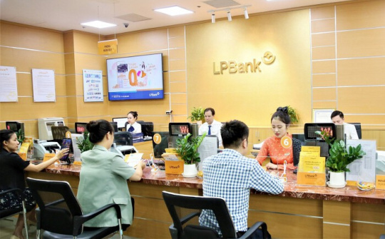 LPBank tiếp tục ghi danh trong Top 50 công ty đại chúng uy tín và hiệu quả năm 2025