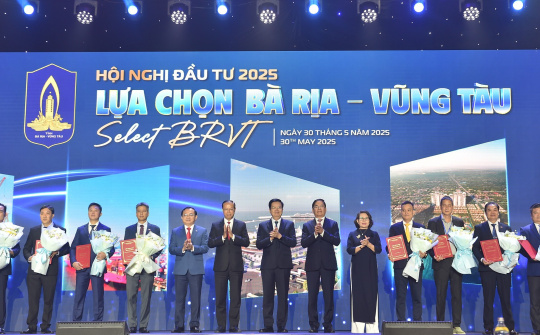 Bà Rịa - Vũng Tàu trao chứng nhận đầu tư và mở rộng dự án cho 53 doanh nghiệp