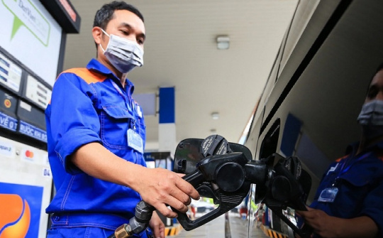 Giá xăng dầu hôm nay 5/5: Đồng loạt giảm nhẹ sau kỳ nghỉ lễ 30/4 - 1/5