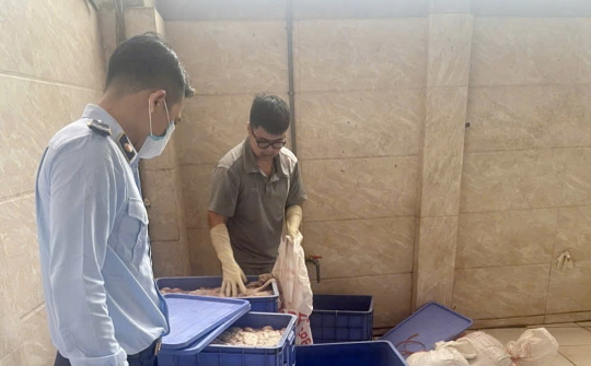 Phát hiện, tiêu huỷ gần 1,3 tấn nội tạng, mỡ lợn không rõ nguồn gốc tại Chương Mỹ, Hà Nội