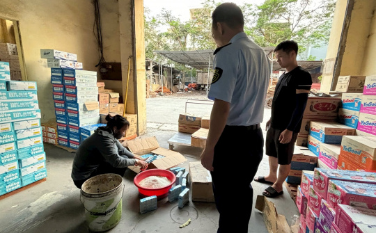 Hải Dương: Tiêu hủy hơn 420 sản phẩm sữa nhập lậu