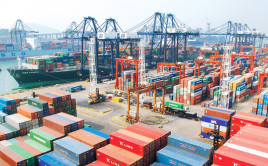 4 tháng, xuất khẩu hàng hoá tăng 13%, xuất siêu 3,79 tỷ USD