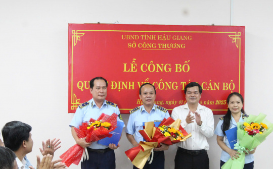 Công bố Quyết định về công tác cán bộ của Chi cục QLTT tỉnh Hậu Giang