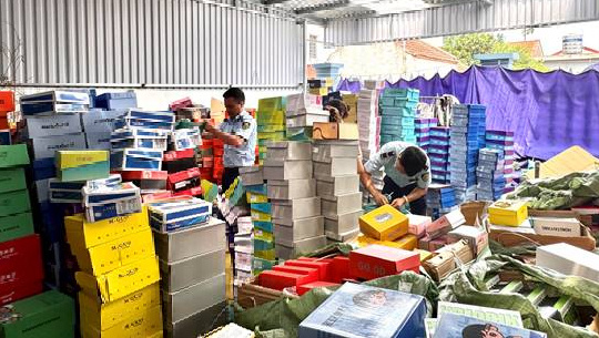 Ninh Bình tạm giữ gần 5.000 sản phẩm giầy dép,quần áo trẻ em nhập lậu